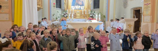 Msza św. i różaniec przedszkolaków